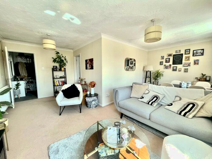 2 Bedroom Apartment To Rent In Ashley Road, Parkstone, BH14