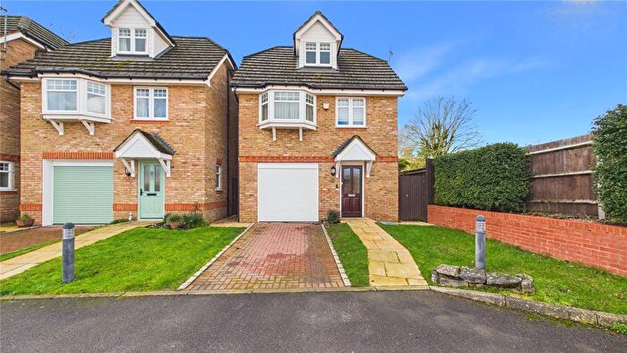 4 Bedroom Detached House For Sale In Lightwater, Surrey, GU18