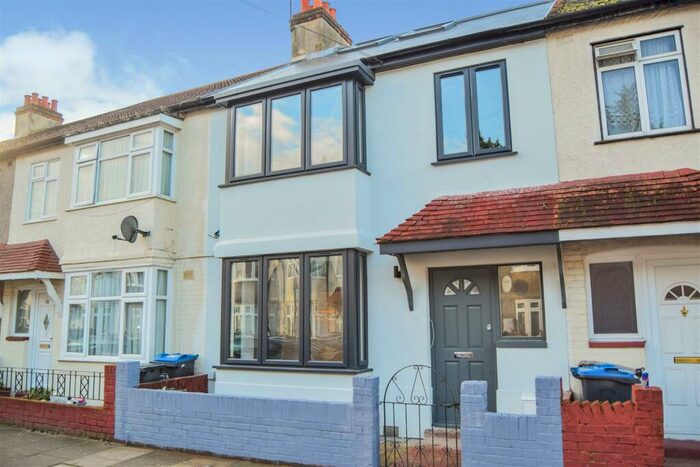 4 Bedroom House To Rent In Ashtree Avenue, Mitcham, CR4