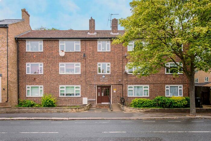 2 Bedroom Flat To Rent In Ednam House, Stroud Green, N4