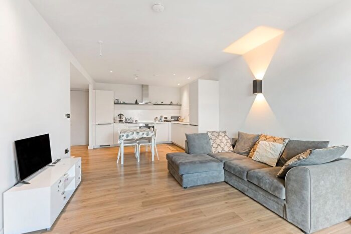 3 Bedroom Flat To Rent In Merrion Avenue, Stanmore, HA7