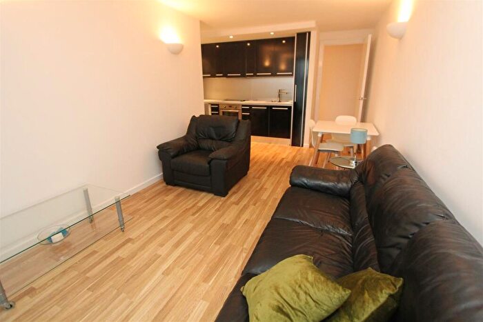 2 Bedroom Flat To Rent In West Point, Wellington Street, LS1