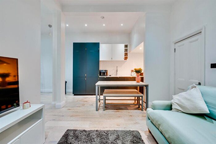 2 Bedroom Maisonette To Rent In Acton Lane, London, NW10