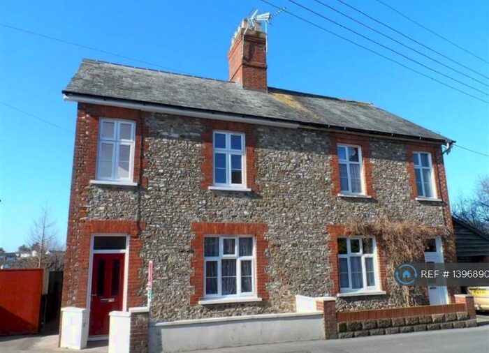 4 Bedroom Semi-Detached House To Rent In Streamers Meadow, Honiton, EX14