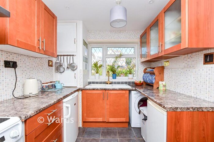 2 Bedroom Detached Bungalow For Sale In Dumpton Park Drive, Broadstairs, Kent, CT10