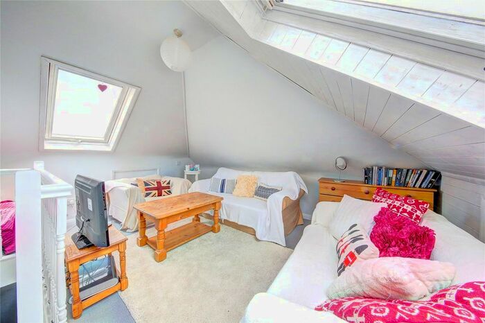 3 Bedroom Flat To Rent In Stephendale Road, Sands End, SW6