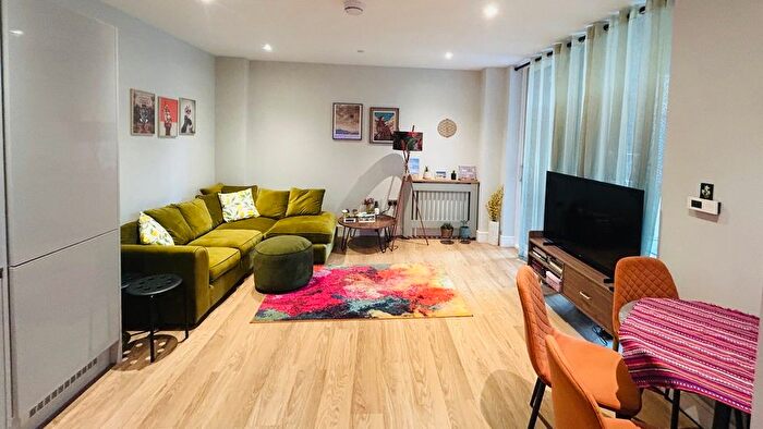 1 Bedroom Flat For Sale In Greyhound Parade, London, SW17