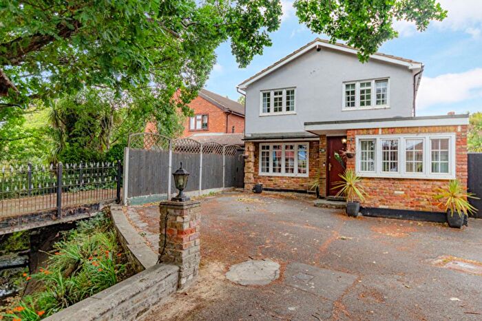 4 Bedroom Detached House For Sale In Canewdon Gardens, Wickford, SS11