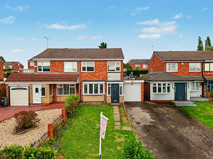 3 Bedroom Semi Detached House For Sale In Newby Grove, Birmingham, B37