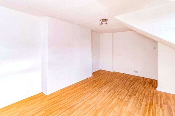 1 Bedroom Flat To Rent In Shaftesbury Road, Southsea, Hampshire, PO5