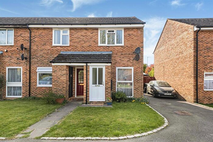 2 Bedroom Maisonette For Sale In Wittenham Close, Woodcote, Reading, RG8