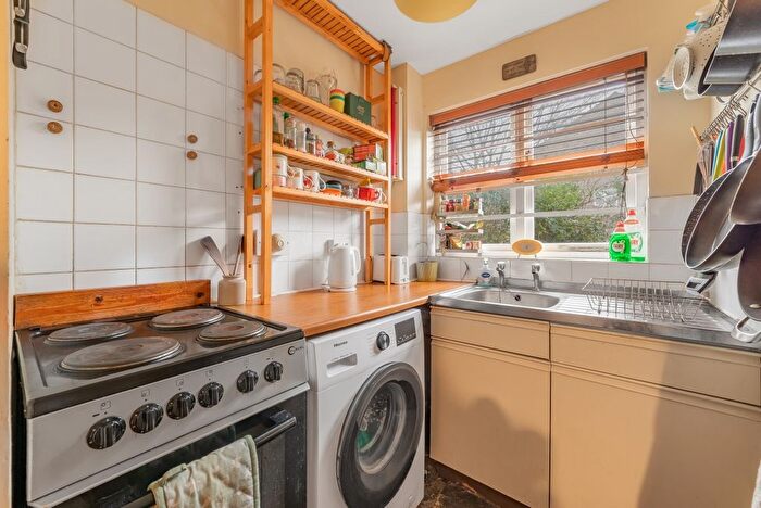 1 Bedroom Flat To Rent In Westcott Road, London, SE17