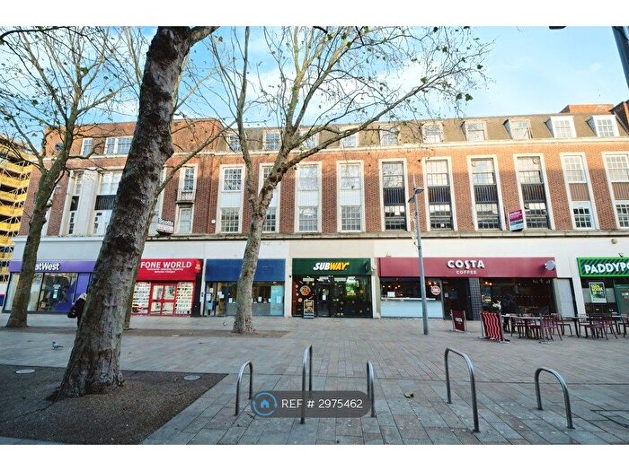 2 Bedroom Flat To Rent In Savile Court, Hull, HU1