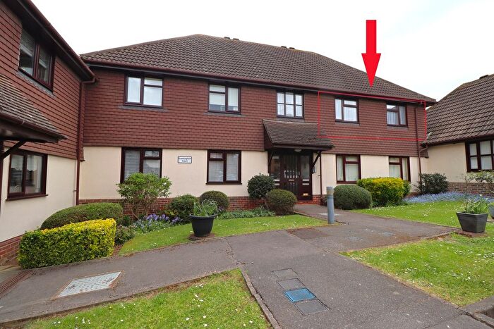 2 Bedroom Property For Sale In Hilltop Close, Rayleigh, SS6