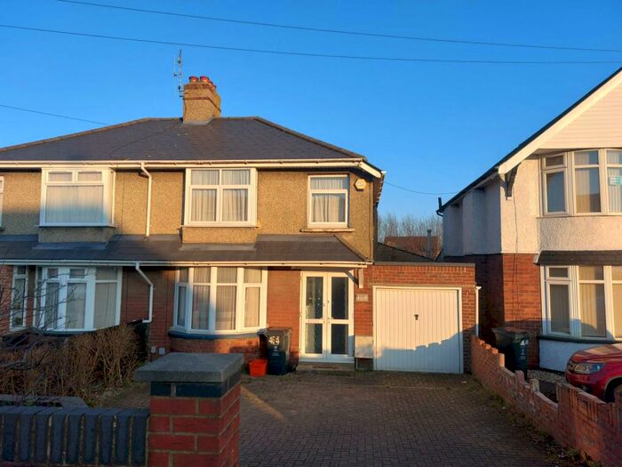 3 Bedroom Semi-Detached House To Rent In Cricklade Road, Swindon, Wiltshire, SN2