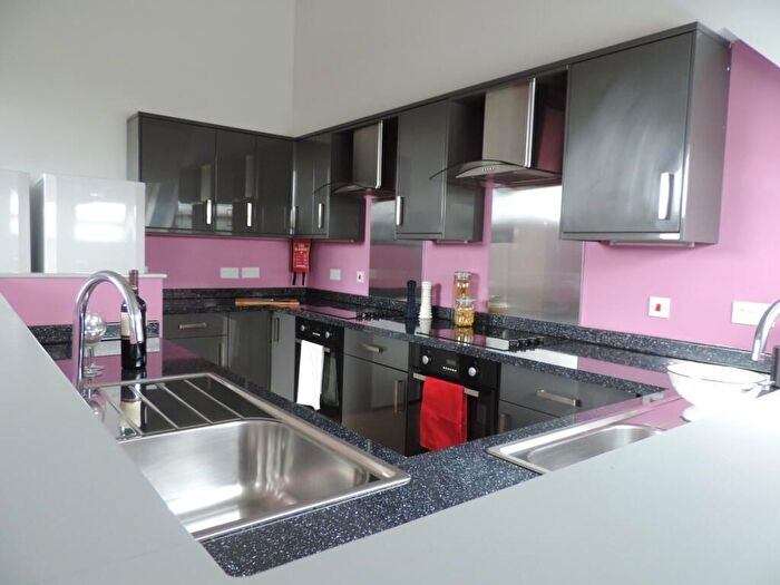 7 Bedroom Semi Detached House To Rent In Lustrous House, Gillingham, ME7