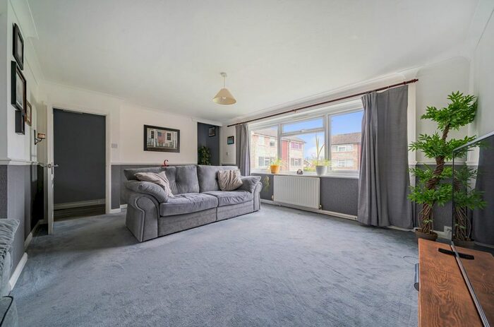 3 Bedroom Terraced House For Sale In York Close, Horsham, RH13