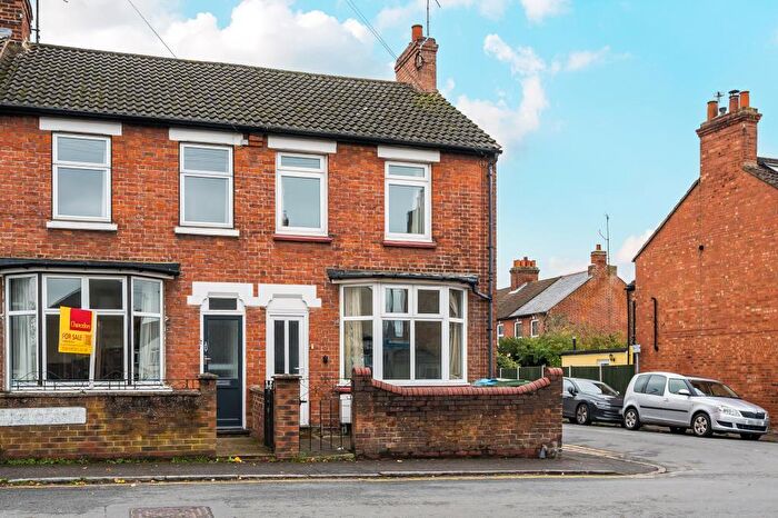 3 Bedroom End Of Terrace House To Rent In Highbridge Road, Aylesbury, HP21