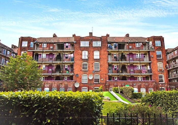 2 Bedroom Flat For Sale In Flat Burns House, Caledonian Road, Highbury, London, N7