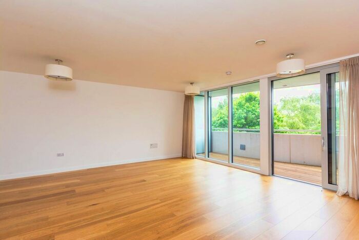 3 Bedroom Flat To Rent In Chiswick Point, Chiswick, London, W4
