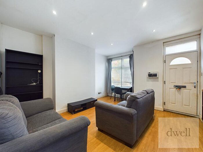 4 Bedroom End Of Terrace House To Rent In Woodside Place, Burley, Leeds, LS4