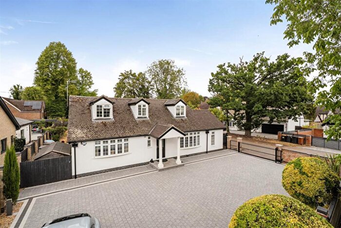 6 Bedroom Detached House For Sale In Windmill Hill, Biddenham, Bedford, MK40