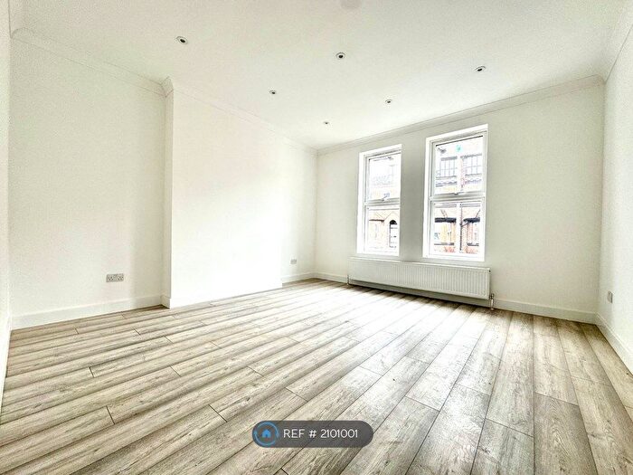 2 Bedroom Flat To Rent In Waylen Street, Reading, RG1