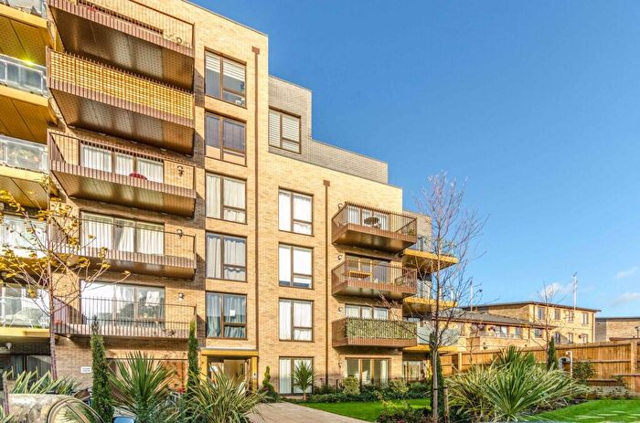 3 Bedroom Flat To Rent In Wimhurst Court, , Poplar, London, E14