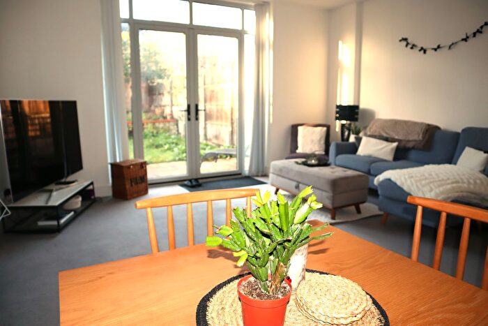 2 Bedroom Maisonette To Rent In Drakefield Road, London, SW17