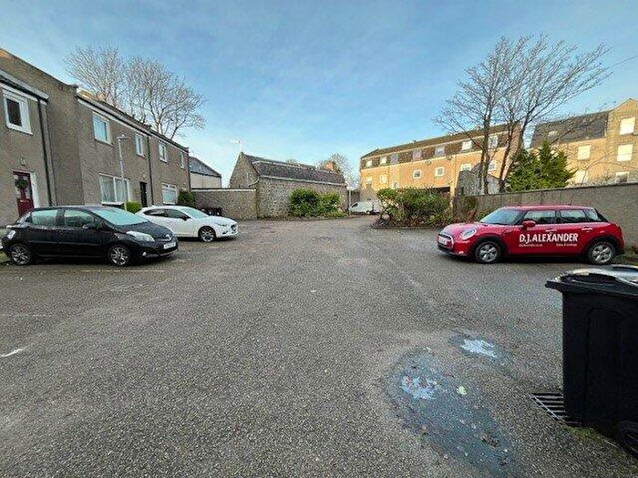 2 Bedroom Flat To Rent In Craigton Court, Aberdeen, AB15