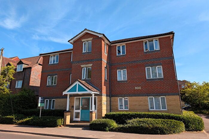 2 Bedroom Flat To Rent In Lindford Court, SO50