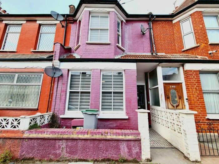4 Bedroom Detached House To Rent In Rosebery Avenue, London, N17