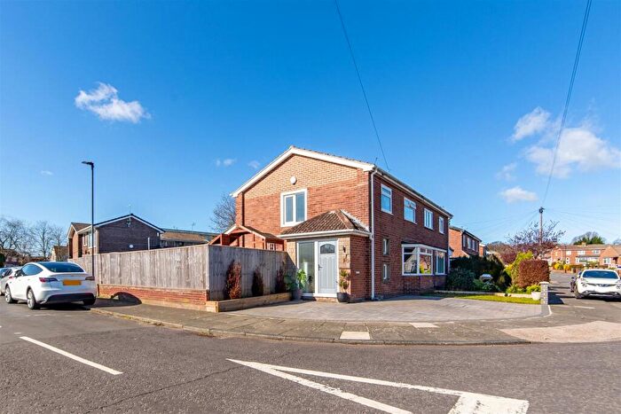 3 Bedroom Semi-Detached House For Sale In Broomley Walk, Red House Farm, NE3