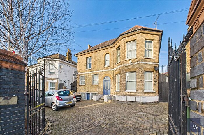 3 Bedroom Flat For Sale In Thurlow Park Road, London, SE21