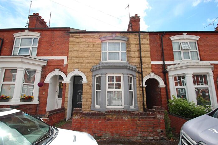 3 Bedroom Terraced House To Rent In York Road, Rushden, NN10