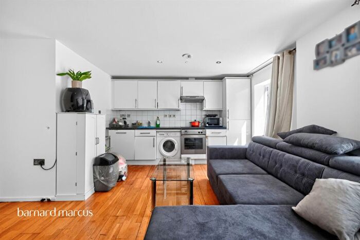 2 Bedroom Flat For Sale In Camberwell Road, London, SE5