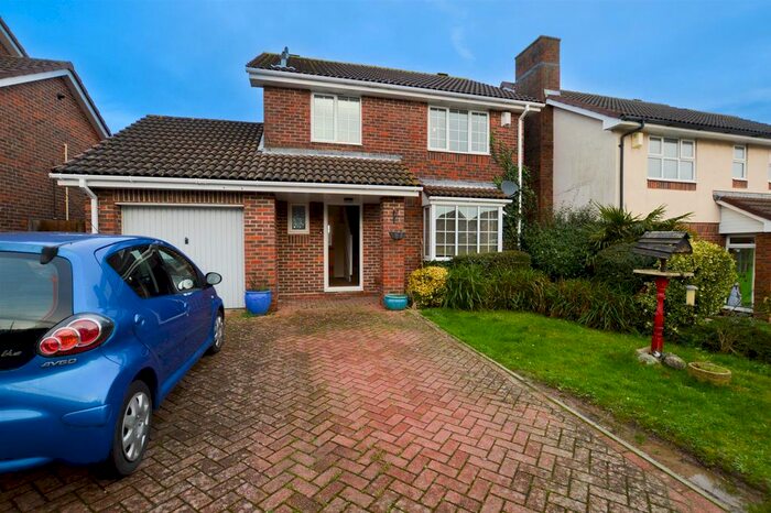 3 Bedroom Detached House To Rent In Hambleton Close, Eastbourne, BN23