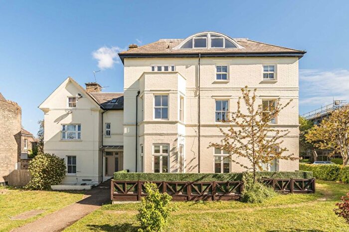 3 Bedroom Flat For Sale In Streatham Common North, Streatham, SW16