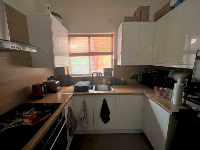 2 Bedroom Apartment To Rent In Flat, Warwick Road, M21