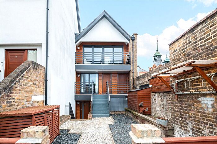 2 Bedroom Flat For Sale In Third Cross Road, Twickenham, TW2