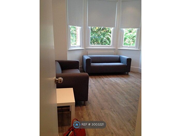 2 Bedroom Flat To Rent In St. Pauls Avenue, London, NW2
