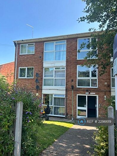 2 Bedroom Flat To Rent In Old Castle Walk, Gillingham, ME8