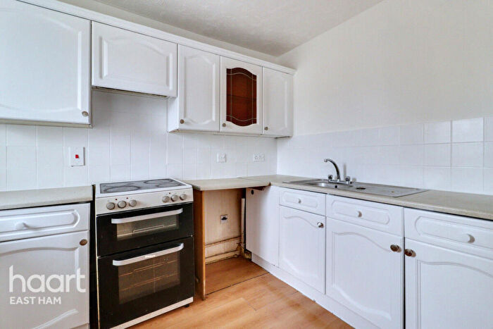 2 Bedroom Flat For Sale In Harrier Way, London, E6