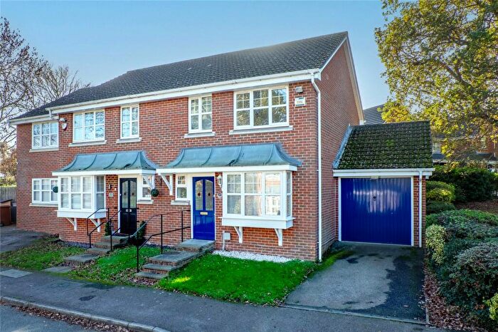 3 Bedroom Semi-Detached House For Sale In Leigh Road, Wainscott, Rochester, Kent, ME3