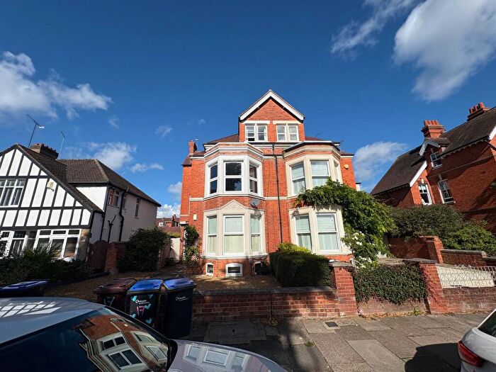 2 Bedroom Flat To Rent In The Drive, Northampton, NN1