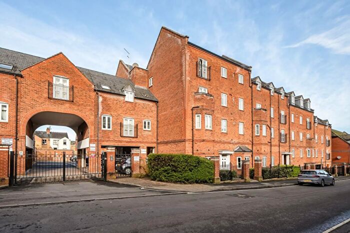 2 Bedroom Maisonette For Sale In Banbury, Oxfordshire, OX16