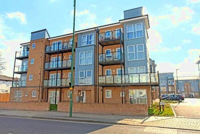 1 Bedroom Flat To Rent In Selby Place, Southampton, Hampshire, SO15