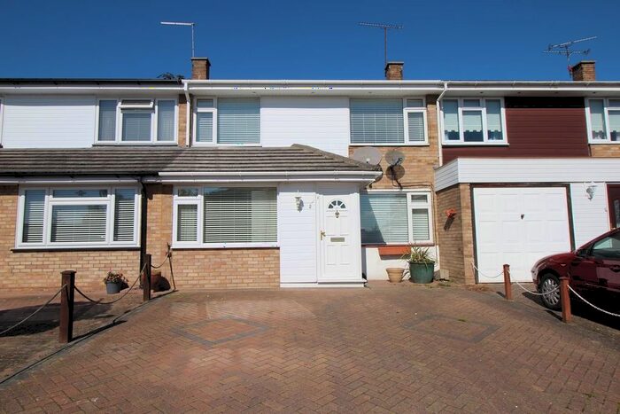 3 Bedroom Semi-Detached House To Rent In Kelvedon Close, Billericay, CM11