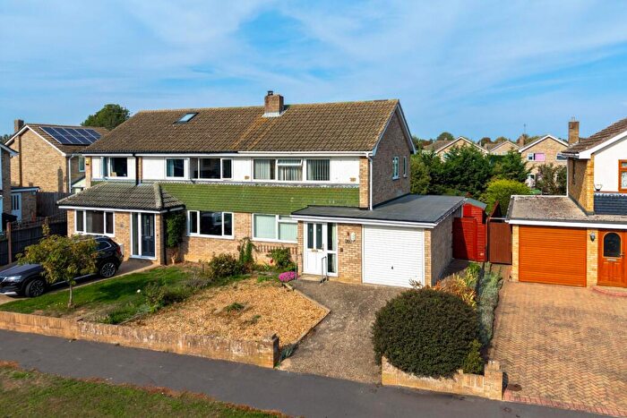 3 Bedroom Semi-Detached House For Sale In Fairfields, St. Ives, Cambridgeshire, PE27