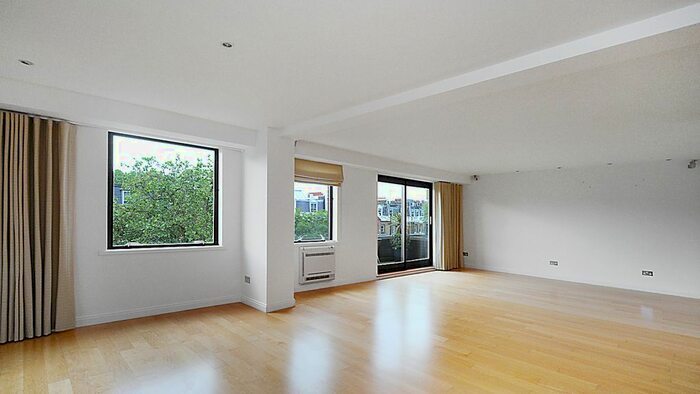 3 Bedroom Flat To Rent In Roland Gardens, London, SW7